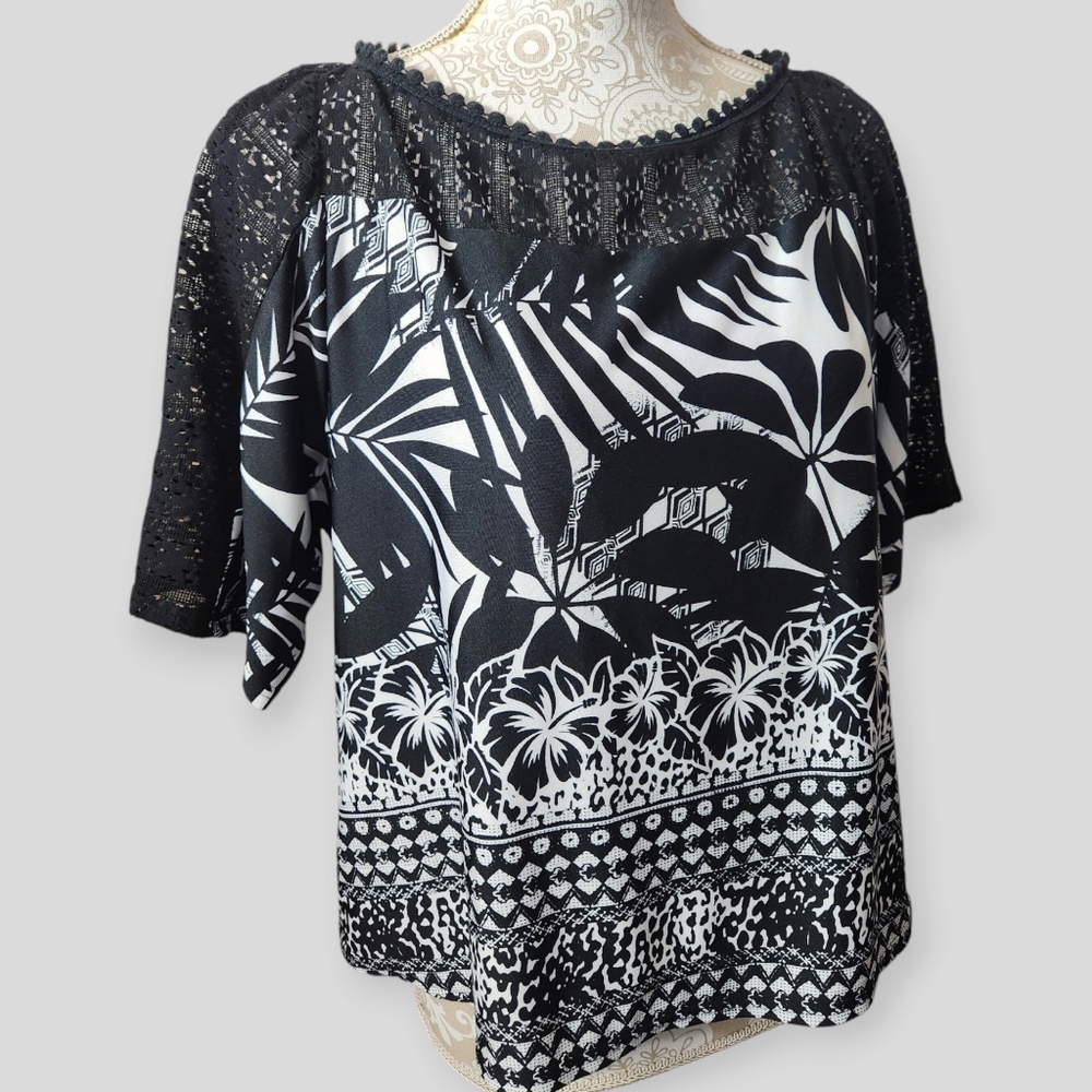 Fig and Flower Black and White Floral Lace Top size XL NWT